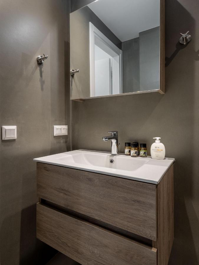 Christiana'S Lovely Apartment In Psyri, Афіни Екстер'єр фото